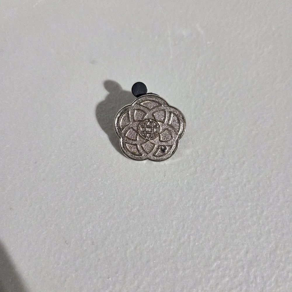 Disney Pin Trading Unisex OS Silver Epcot Flower Garden Hidden Mickey 2012